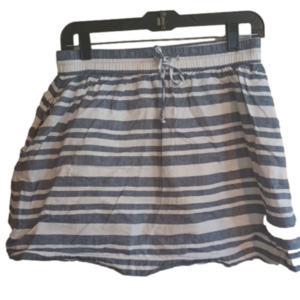 Lined 55 percent striped slate blue/ gray skirt from Gap.Size xs. Supercute.